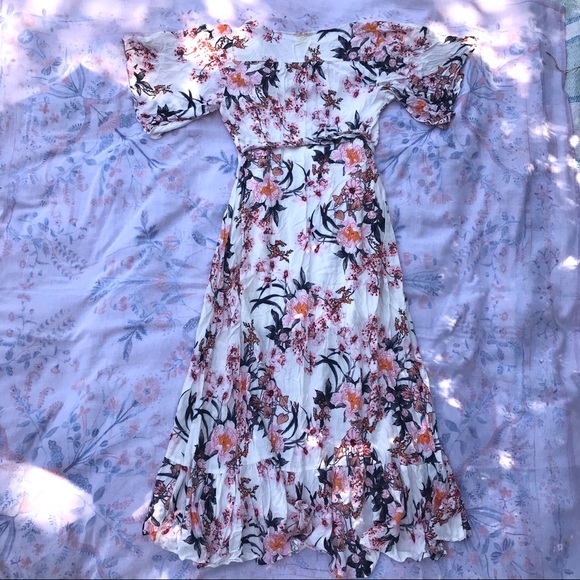 Jodifl White Floral Maxi Wrap Dress - Picture 16 of 16